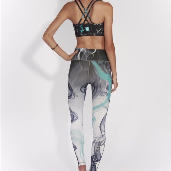 ☄NWT Totemmi Ink Swirl Yoga Set🌊 - Picture 2 of 5